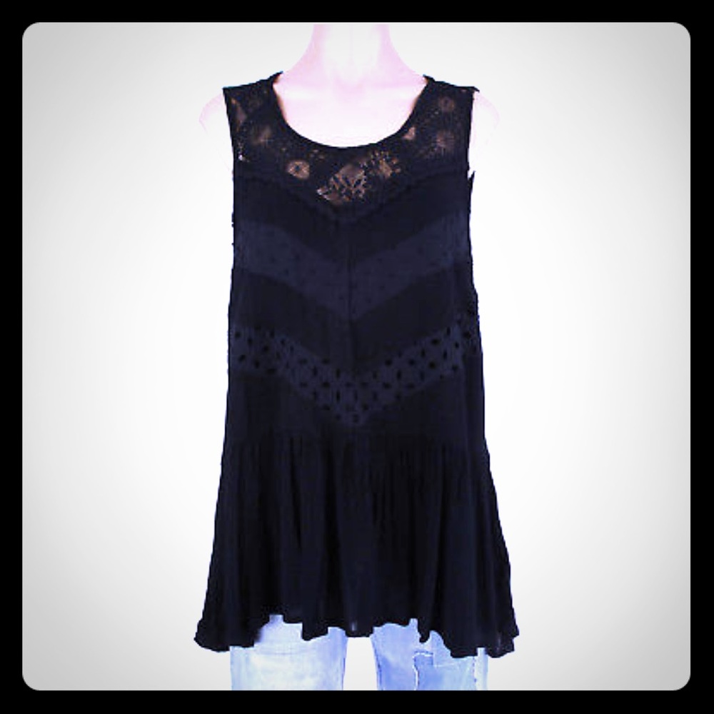 Knox rose Black flowey sleeveless floral tank top